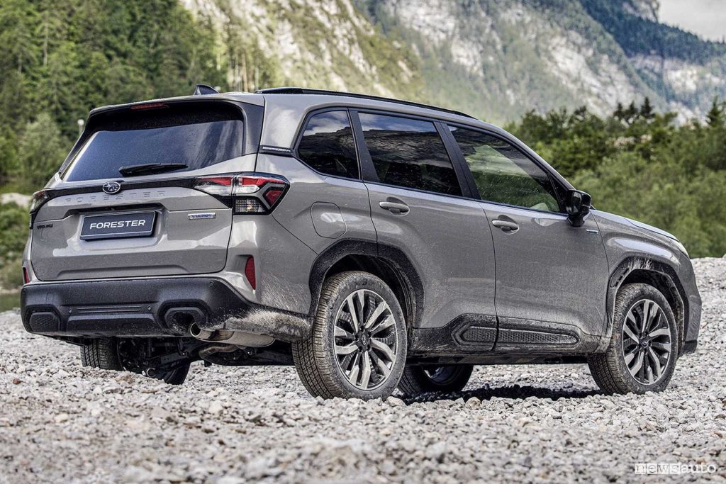 Subaru Forester 2025 posteriore 3/4