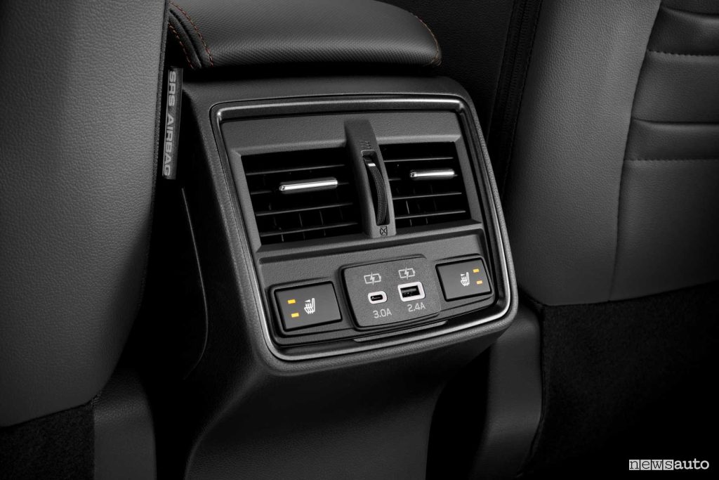 Subaru Forester 2025 bocchette aereazione, prese USB-C fila posteriore