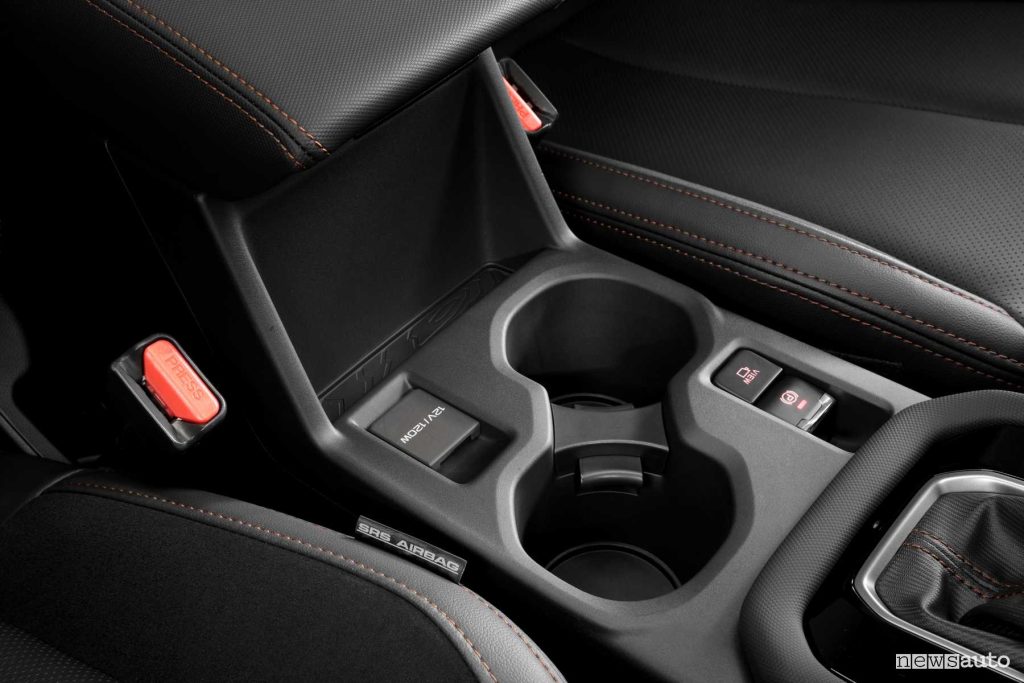 Subaru Forester 2025 vano porta bicchieri console centrale