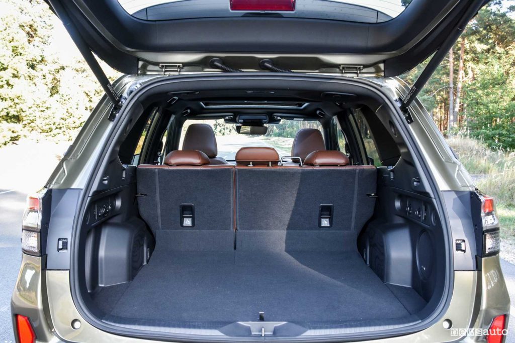 Subaru Forester 2025 bagagliaio abitacolo
