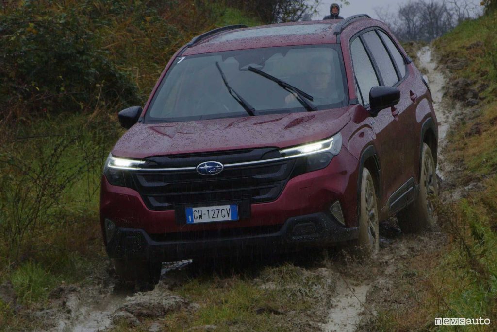 Subaru Forester 2025 sullo sterrato