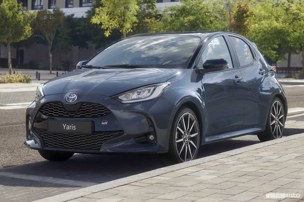 Toyota Yaris GR Sport 2025 anteriore 3/4