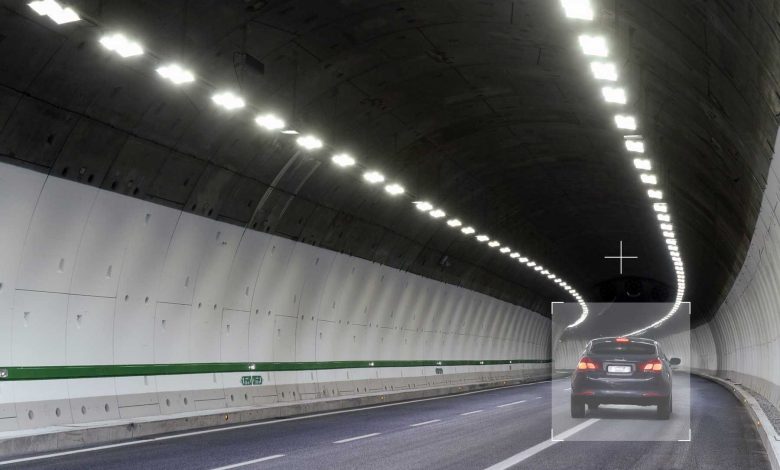 Polizia stradale in autostrada, maggiori controlli in galleria con il nuovo sistema Navigard che rileva anche veicoli fermi all'interno del tunnel.