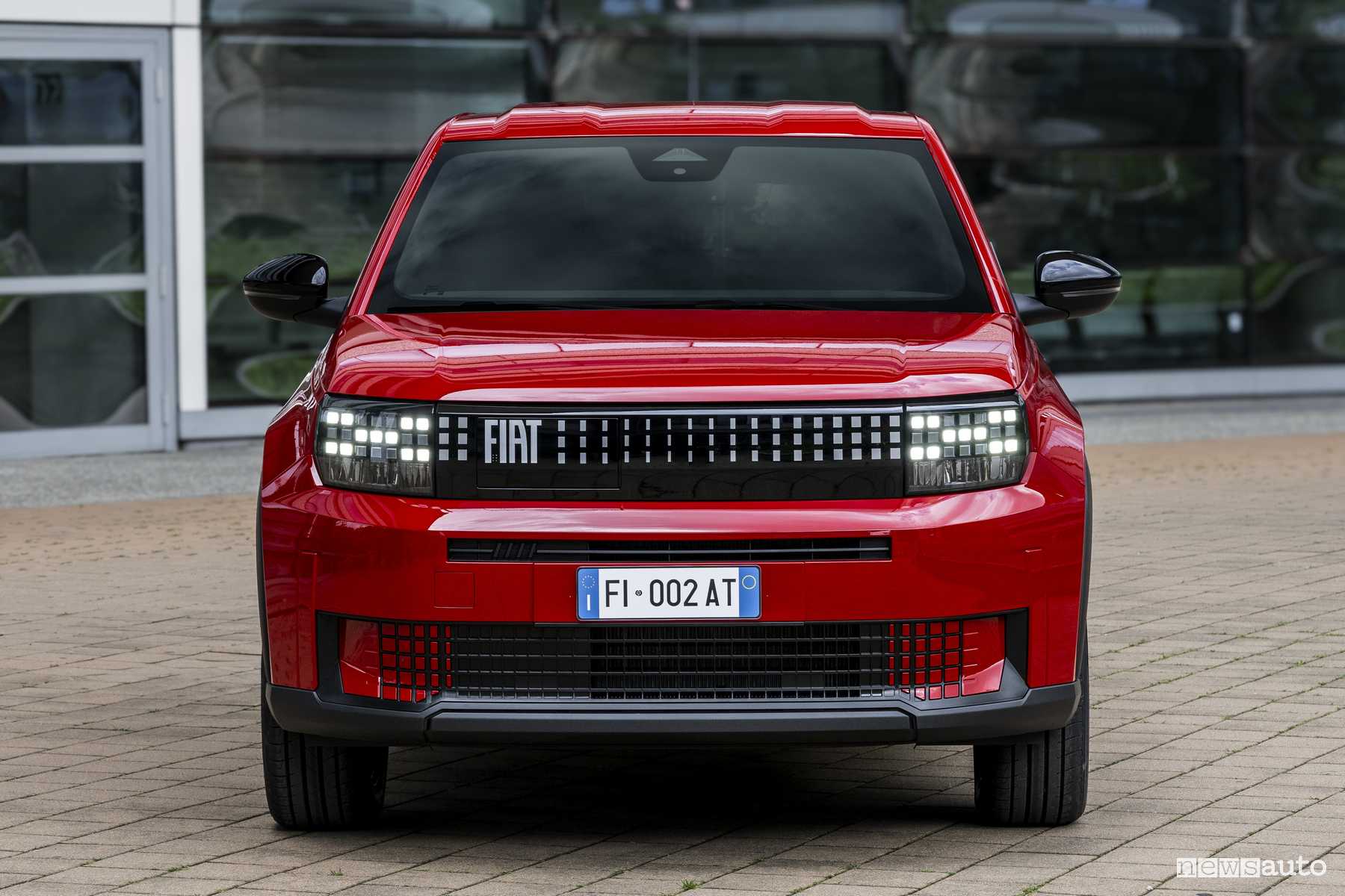 Fiat Grande Panda RED frontale firma luminosa