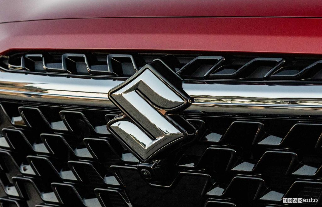 Suzuki S-Cross 2025 telecamera griglia anteriore