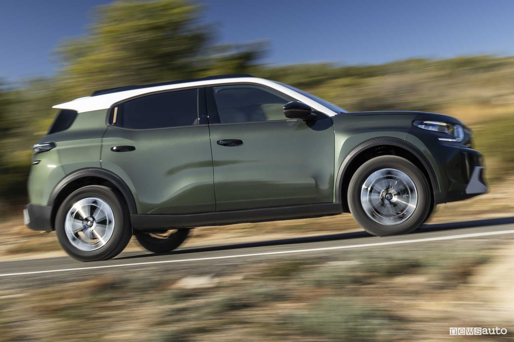Citroen C3 Aircross Hybrid Max su strada