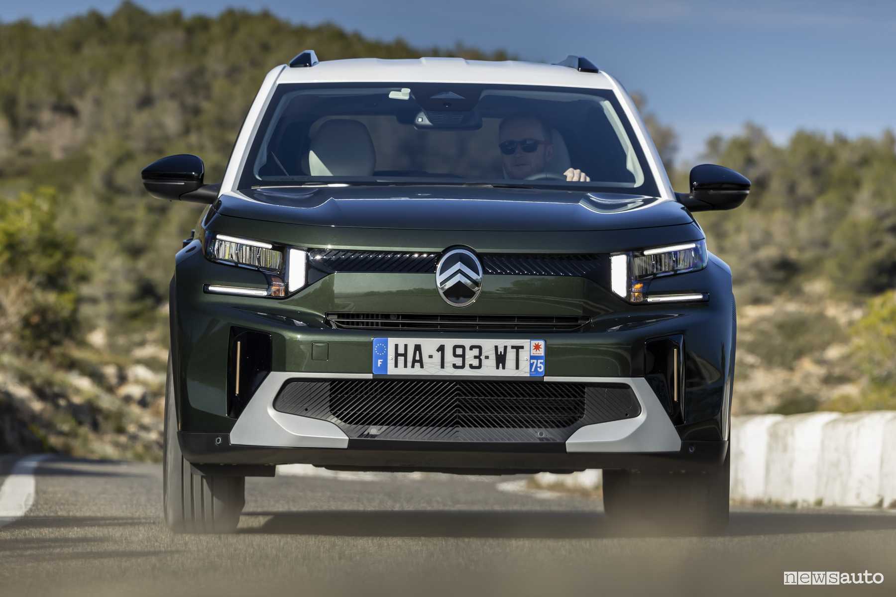 Citroen C3 Aircross Hybrid Max su strada