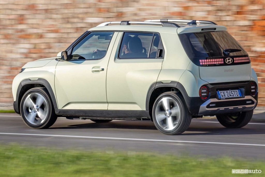 Hyundai Inster su strada