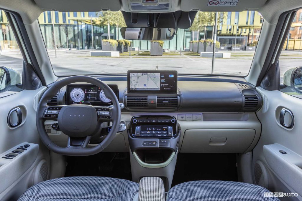 Hyundai Inster plancia abitacolo