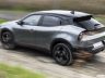 Alfa Romeo Junior Ibrida Q4 (Grigio Arese) su strada