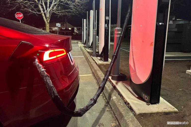 Blindatura cavi Tesla Supercharger furto dei cavi di ricarica