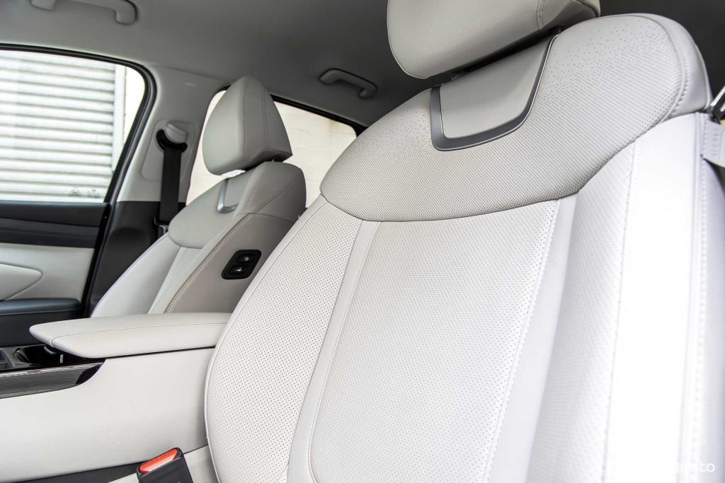 Hyundai Tucson plug-in hybrid sedili anteriori