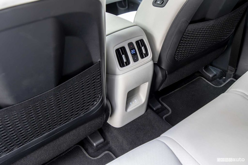 Hyundai Tucson plug-in hybrid comandi fila posteriore