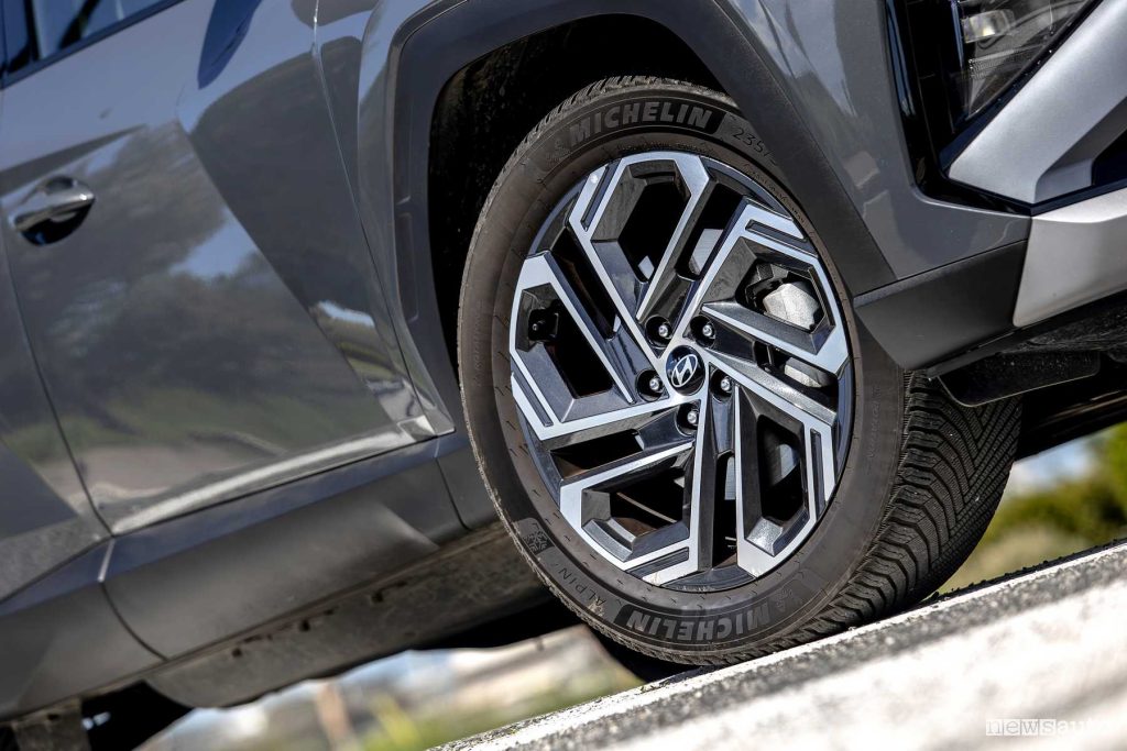 Hyundai Tucson plug-in hybrid cerchi da 19"