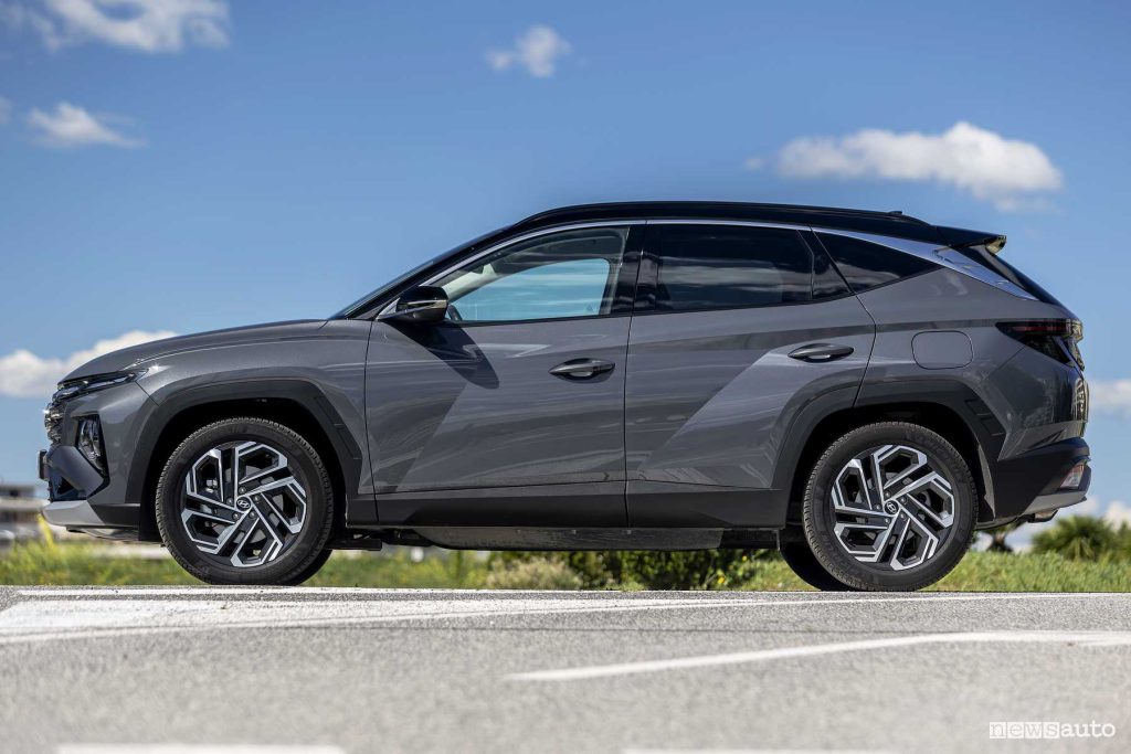Hyundai Tucson plug-in hybrid laterale