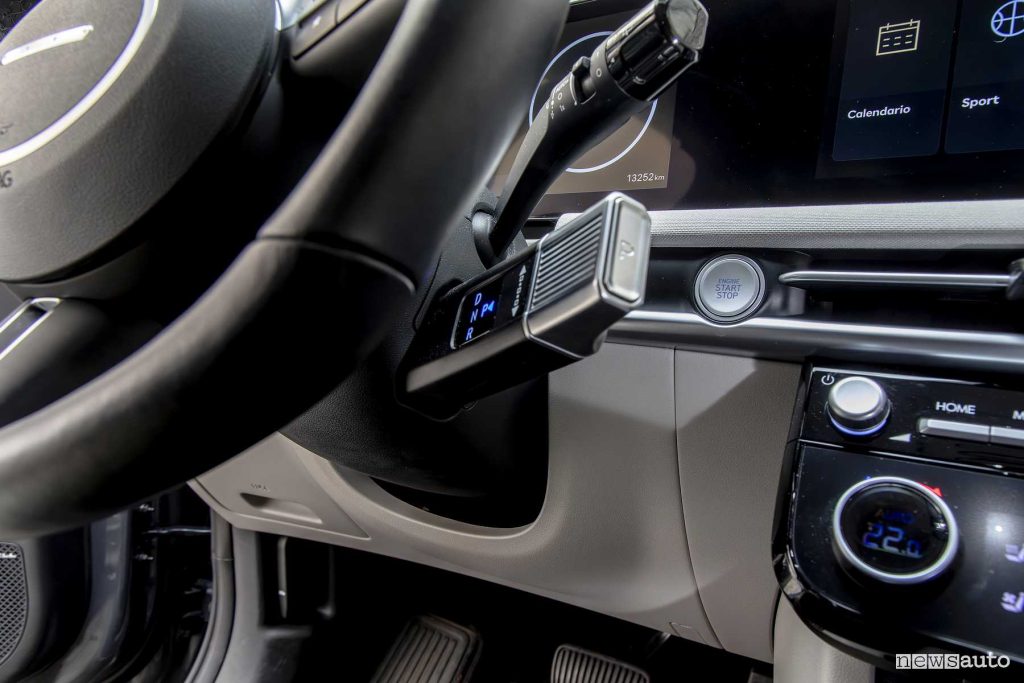 Hyundai Tucson plug-in hybrid selettore del cambio al volante