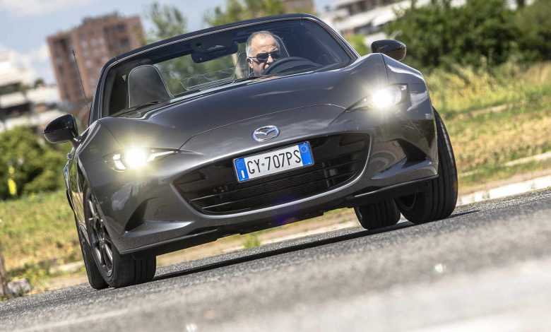 La parata delle Mazda MX-5 al turano