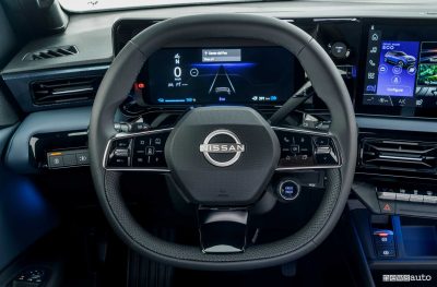 Nuova Nissan Micra EV volante abitacolo