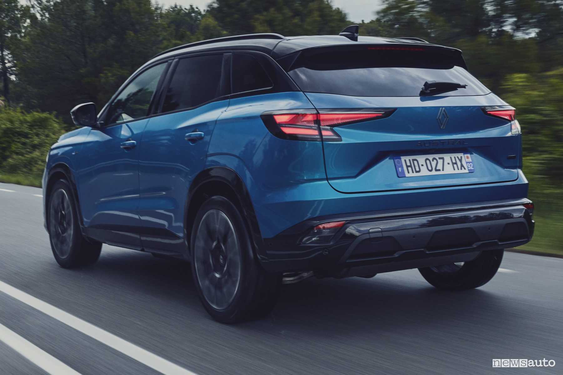 Nuova Renault Austral Esprit Alpine su strada