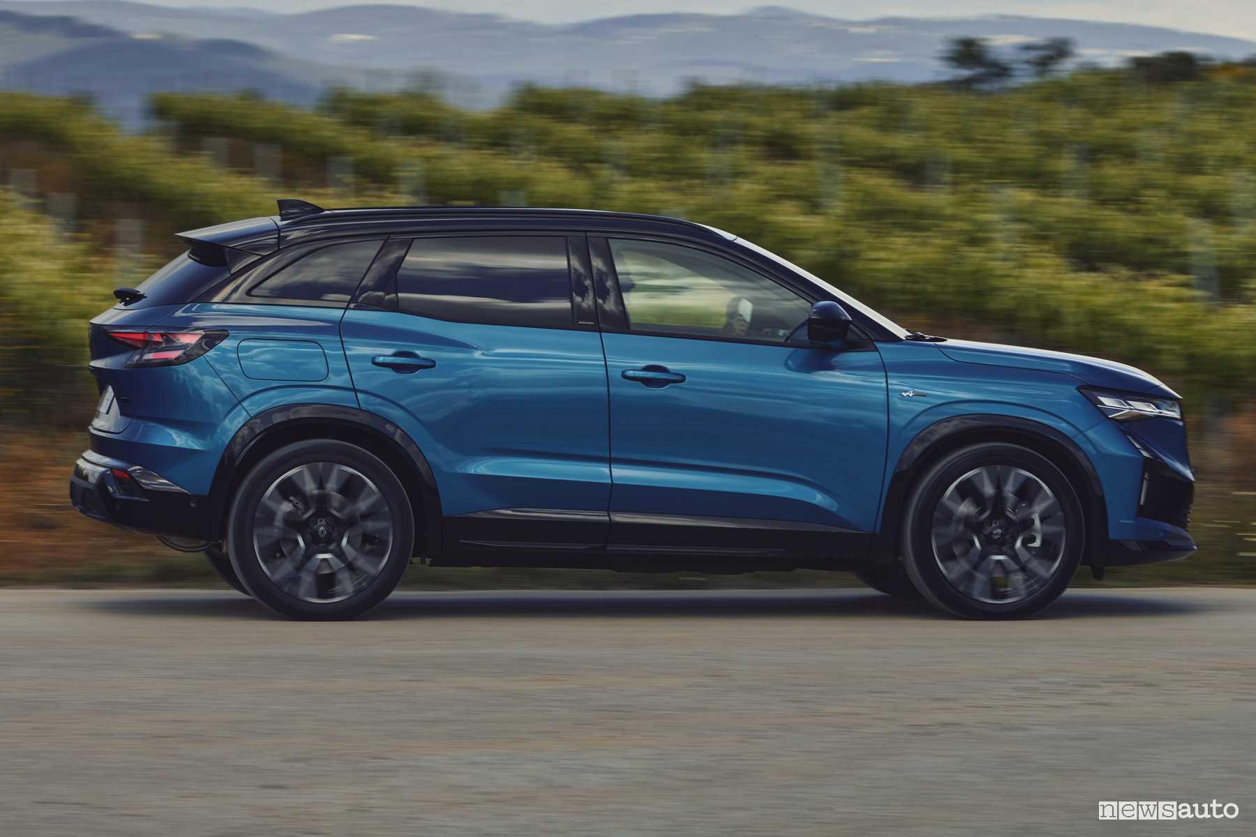 Nuova Renault Austral Esprit Alpine su strada