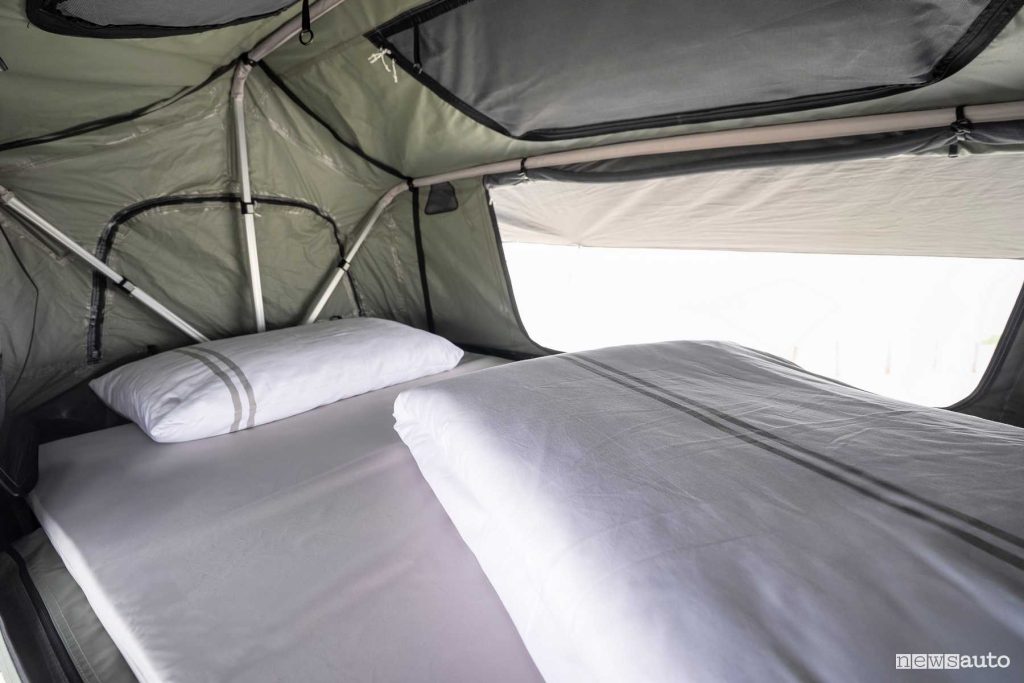 L'interno della tenda da tetto Thule Foothill