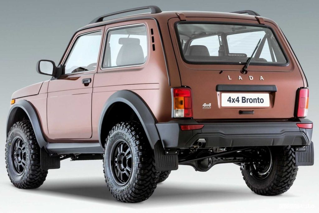 Lada Niva Bronto posteriore 3/4