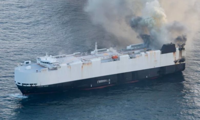 Incendio sulla nave Morning Midas