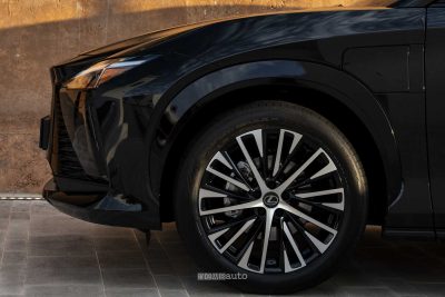 Lexus RZ 500e Luxury cerchi da 20"