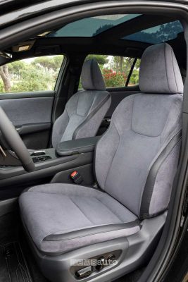 Lexus RZ 500e Luxury sedili anteriori abitacolo