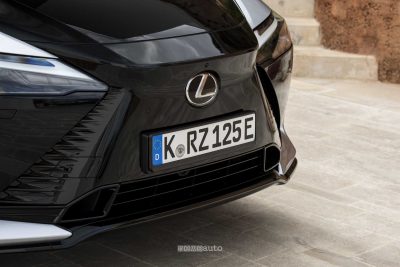 Lexus RZ 550e F Sport paraurti anteriore