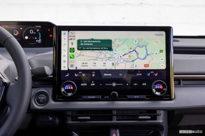 Nuova Toyota bZ4X display navigatore CarPlay