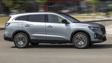 Renault Espace full hybrid E-Tech Iconic su strada