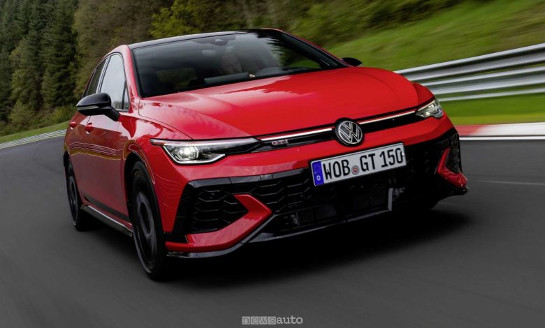 Volkswagen Golf GTI Edition 50 in pista al Nürburgring
