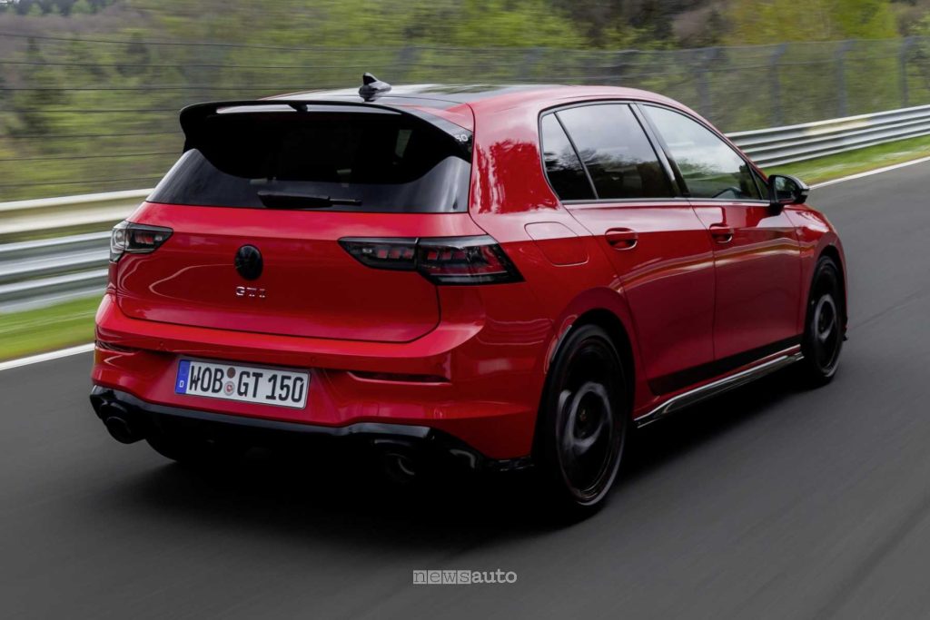 Volkswagen Golf GTI Edition 50 in pista al Nürburgring