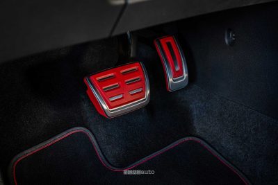 Volkswagen Golf GTI Edition 50 pedaliera