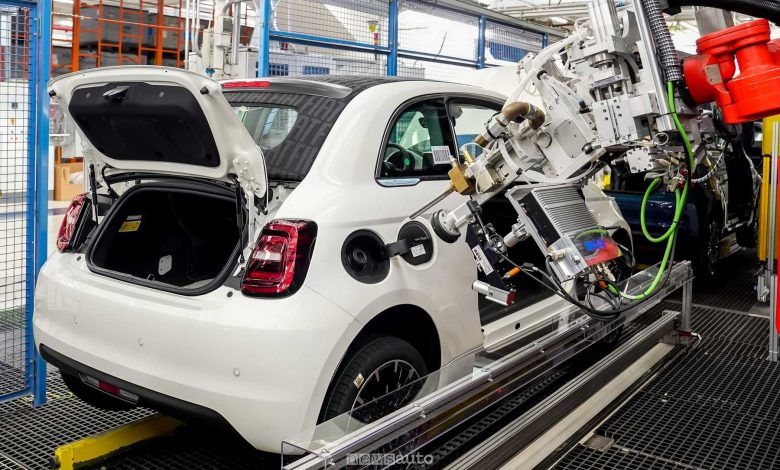 Produzione della nuova Fiat 500 ibrida