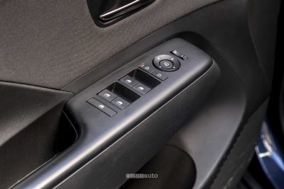 Hyundai Kona Electric N Line comandi portiera lato guidatore