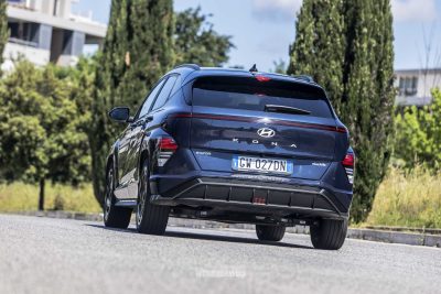 Hyundai Kona Electric N Line su strada