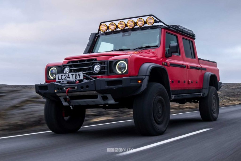 Ineos Grenadier Quartermaster Trialmaster X Letech su strada