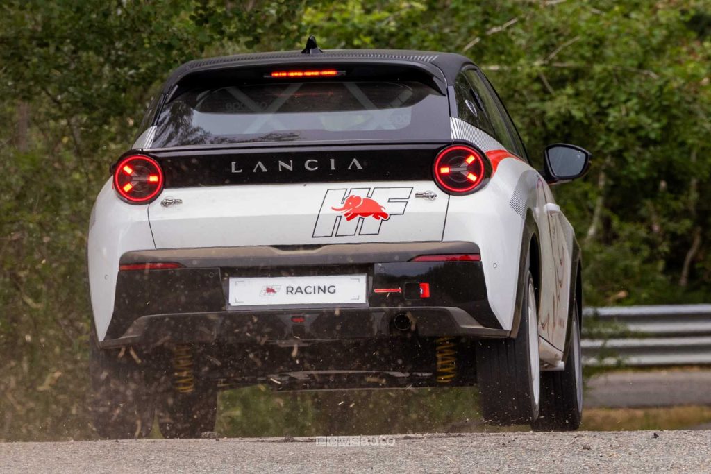 Lancia Ypsilon HF Racing in azione