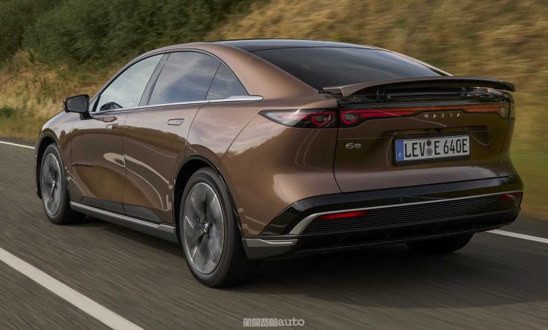 Mazda6e su strada