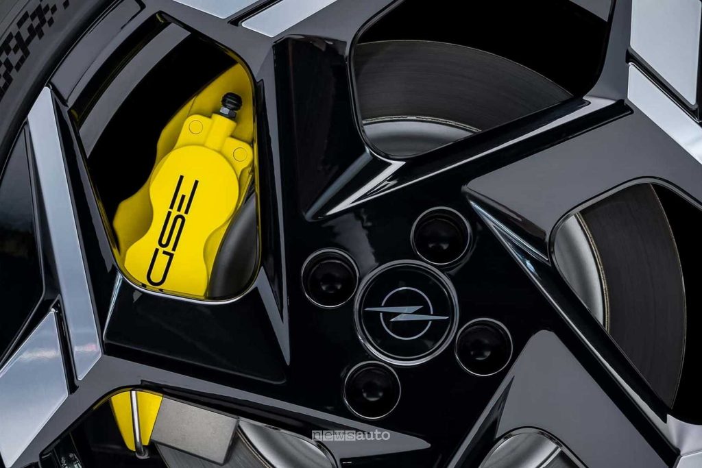 Opel Mokka GSE dischi e pinza freno