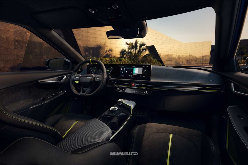 Nuova Kia EV6 GT plancia abitacolo