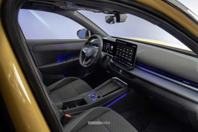 Nuova Volkswagen T-Roc R Line abitacolo