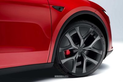 Nuova Tesla Model Y Performance cerchi da 21"