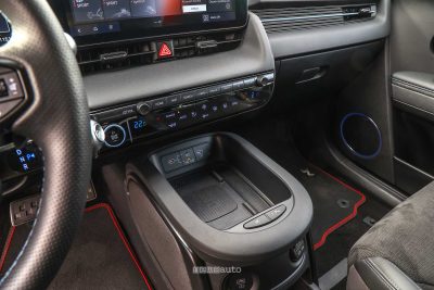 Hyundai Ioniq 5 N vano ricarica wireless console centrale