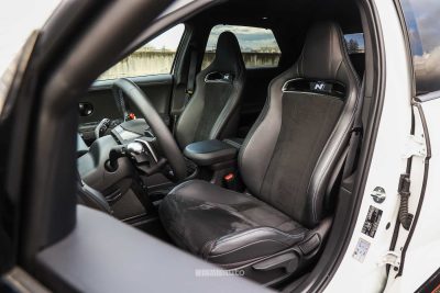Hyundai Ioniq 5 N sedili anteriori abitacolo
