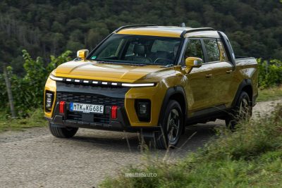 KGM Torres EVT pick-up su strada
