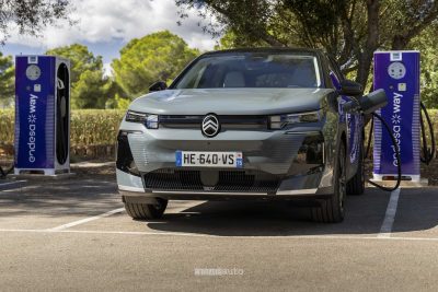 Nuova Citroen e-C5 Aircross BEV in ricarica