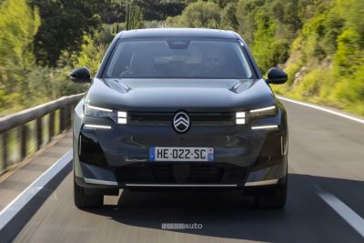 Nuova Citroen e-C5 Aircross BEV su strada